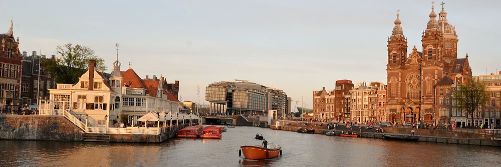 Les canaux d'Amsterdam, Sint Nicolaaskerk