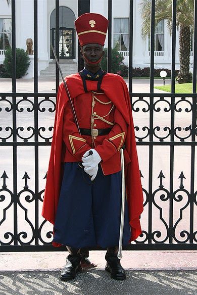 Le garde du Palais de la République.