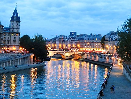 La nuit tombe sur Paris