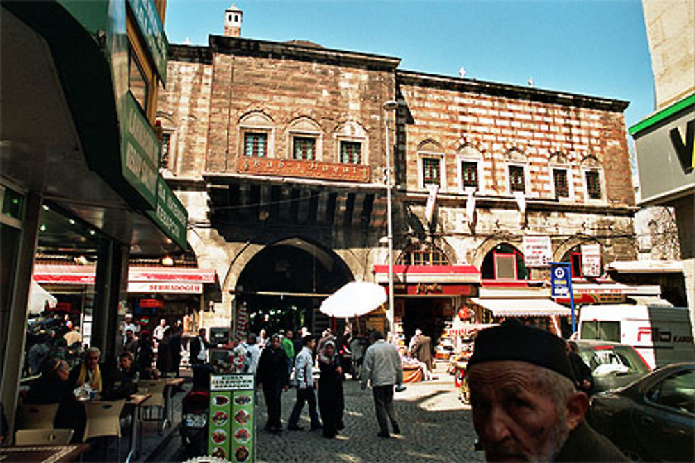 L'entrée principale du grand bazar