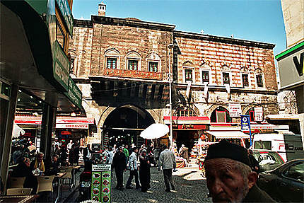 L'entrée principale du grand bazar