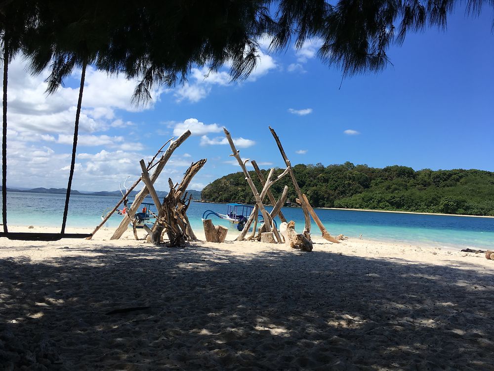 Plage près de l'île Nanggu