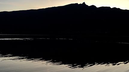 Crépuscule sur le lac