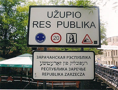 Panneau d'entrée de la République d'Uzupis Panneau d'entrée de la République d'Uzupis
