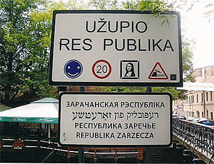 Panneau d'entrée de la République d'Uzupis