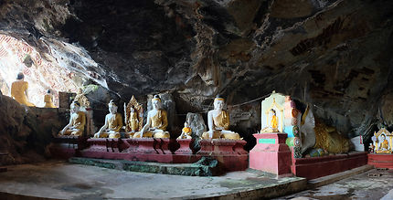 À l'entrée de Kawgoon Caves, Birmanie