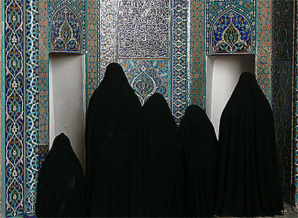 Femmes en prière dans la mosquée de Yazd