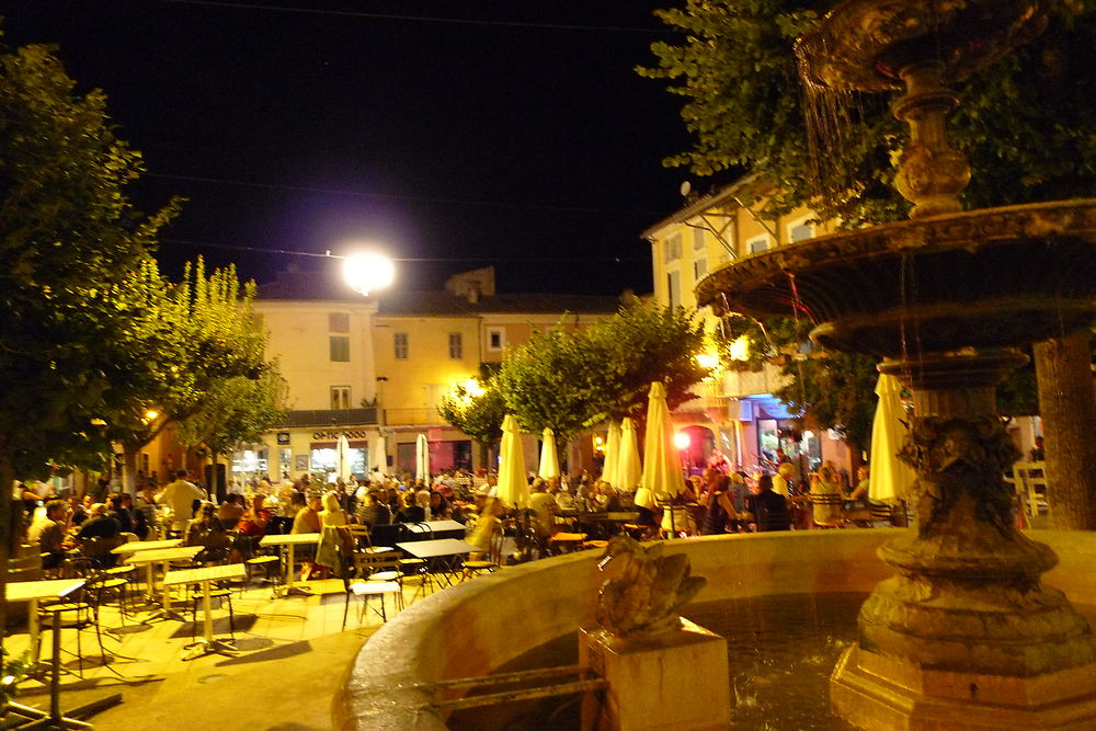 Un soir d'été place du marché