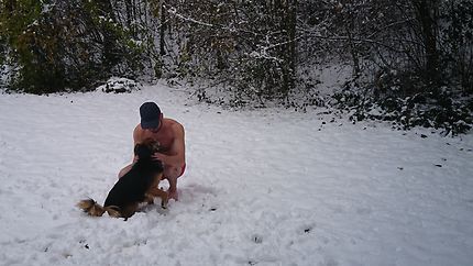 Câlin dans la neige à Thiers