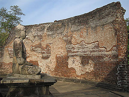 Bouddha à Polonnaruwa