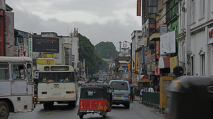 Une rue animée à Kandy