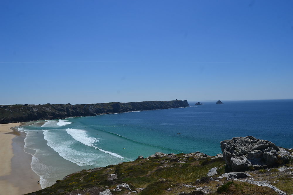 Plage de Pen-Hat en direction de la Pointe Penhir