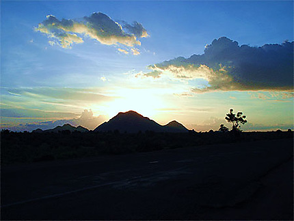 Monts Mandara au coucher du soleil