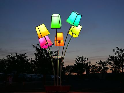 Luminaires à l'entrée du parc du Futuroscope