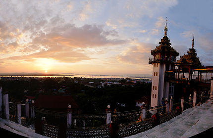 Colline de Mawlamyaine et ses pagodes, Birmanie