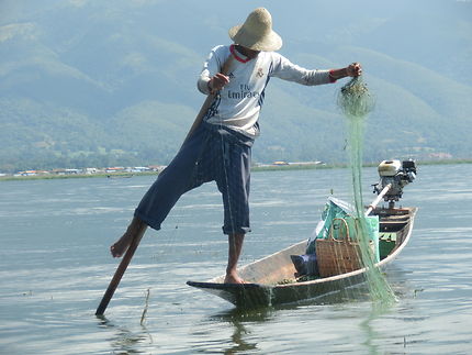 Myanmar, sur le lac Inle, Birmanie