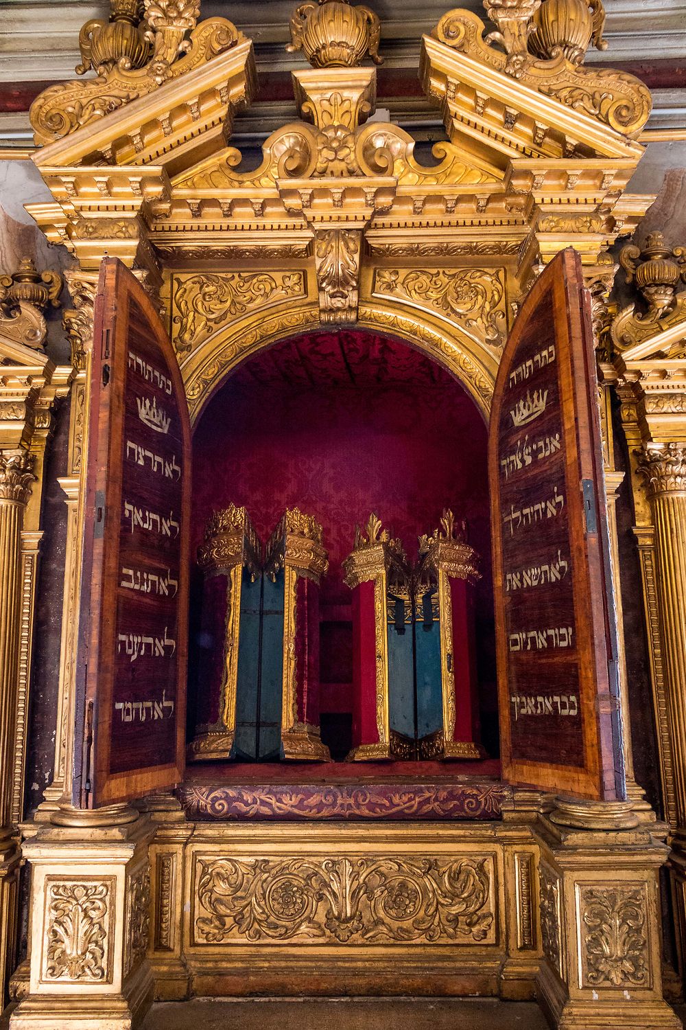 Synagogue Grande Tedesca : rouleaux de la Torah