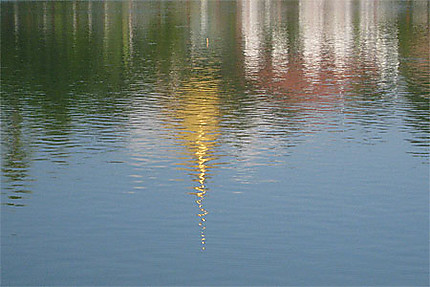 Reflets d'or dans le lac