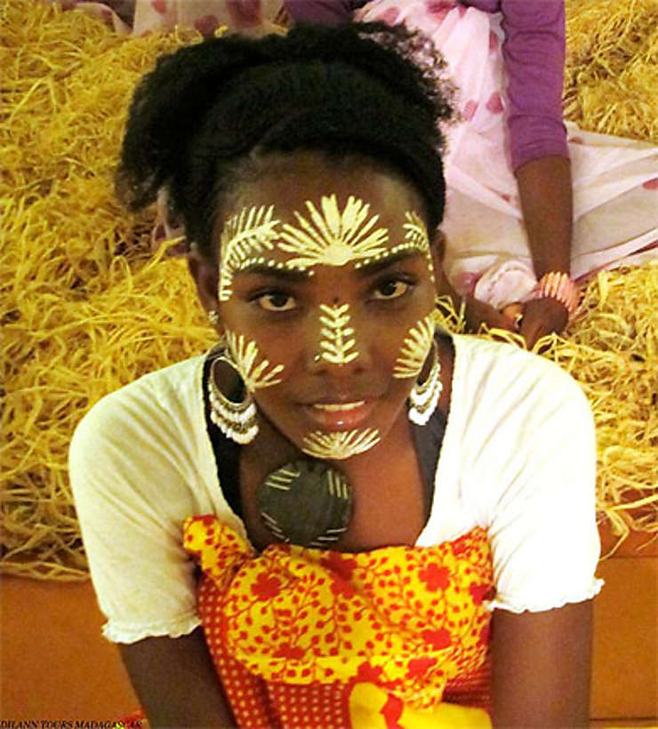 Jeune Femme Sakalava Portraits Ambodrona le De Nosy Be Di go 20-sakalava-paint-mask-stock-photos-pictures-royalty-free-images