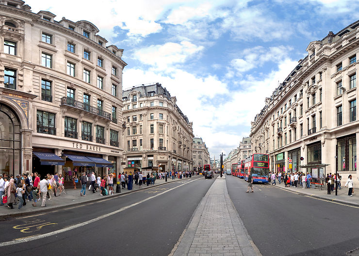 Oxford Street, temple du shopping, et les boutiques branchées de King’s Road, en version chic.