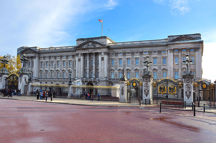 Westminster et Buckingham Palace, icônes du pouvoir britannique