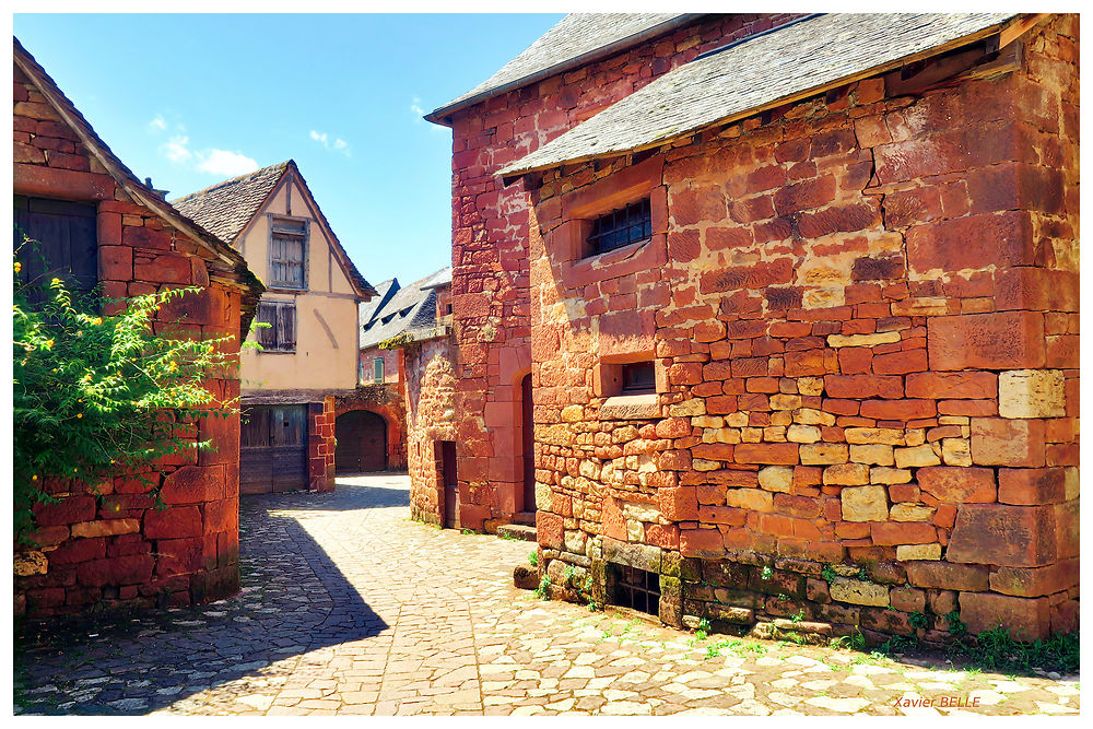 Petite rue tranquille à Collonges la Rouge