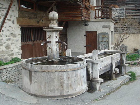 Curieuse fontaine à St Véran