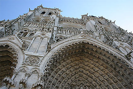 La façade-cathédrale d'Amiens