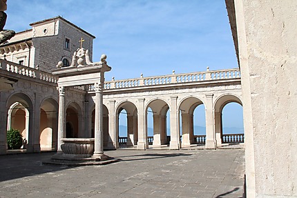 L'esplanade de l'Abbaye du Mont Cassin 