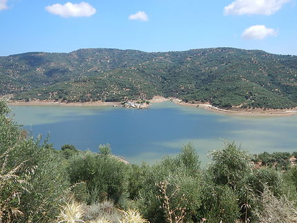 Lac du barrage Aposelemi