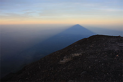 Ombre du volcan Semeru