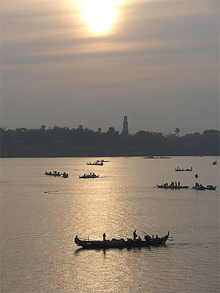 Pêche sur le Mekong au petit matin