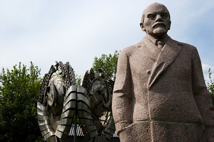 Moscou soviétique : des gratte-ciels staliniens aux statues déchues