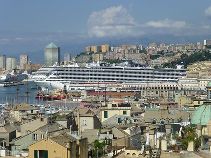 Paquebot en escale, port de Gênes