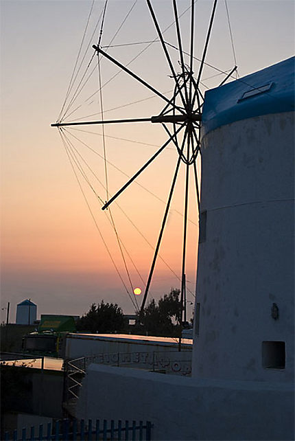 Lever du jour sur les moulins d'Apollonia