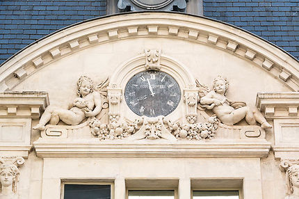 Vichy - L'horloge peinte et ses deux angelots