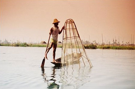Pêcheur à Nyaungshwe Pêcheur à Nyaungshwe