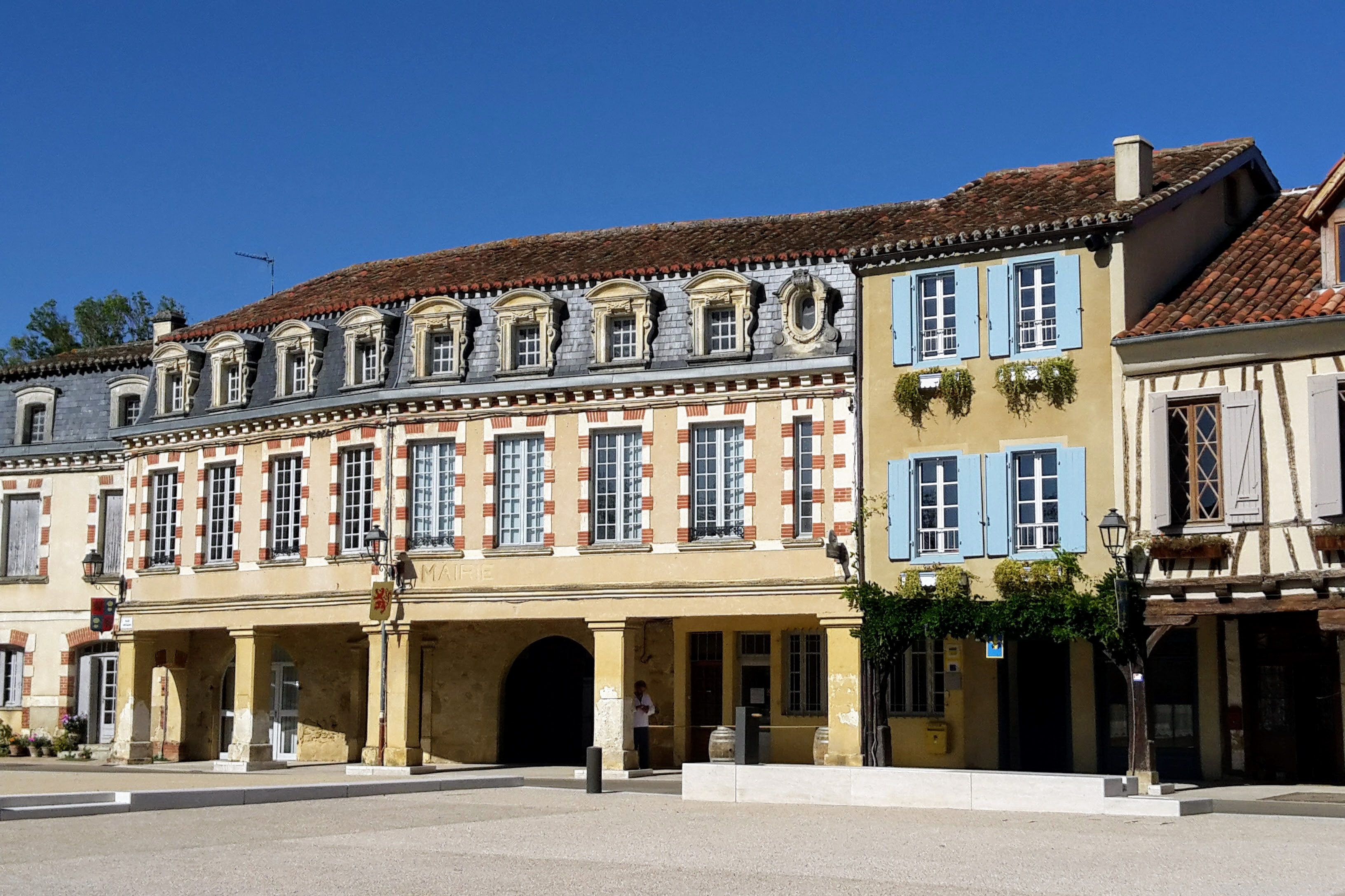 Le Castelnau de Lupiac Le Castelnau de Lupiac