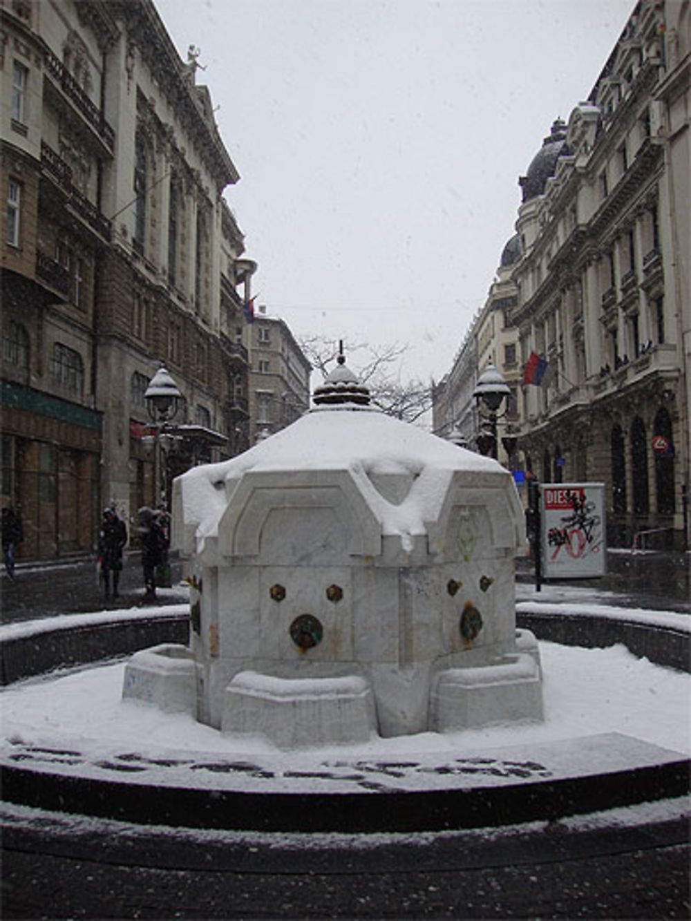 Fontaine enneigée