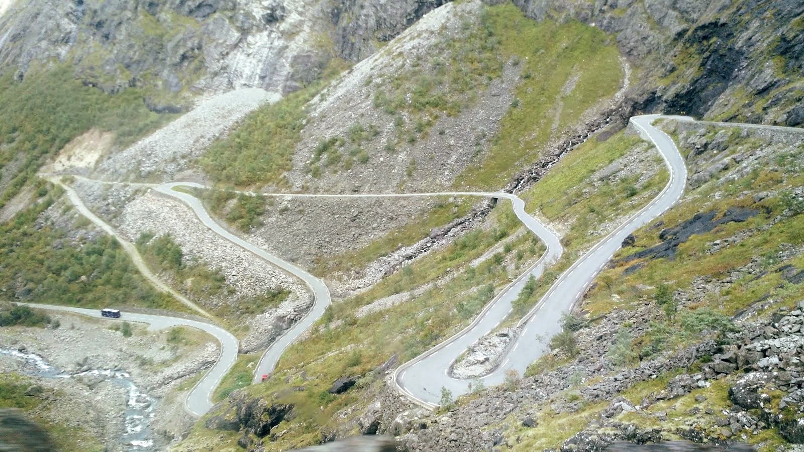 La route des trolls en Norvège Routes Transport Route des Trolls — free download