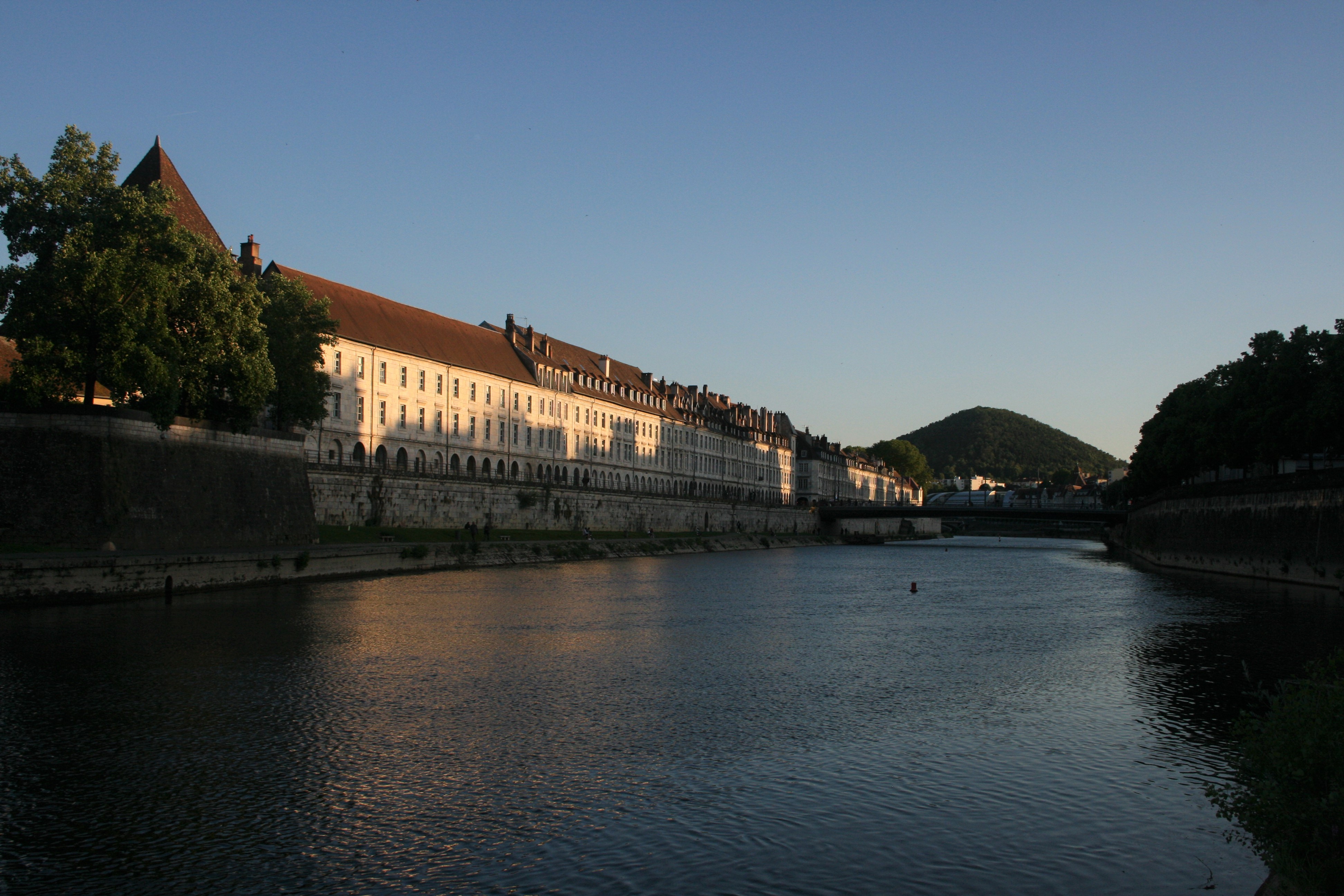 Coucher de soleil sur les quais Fleuve Coucher de soleil Besançon — free download