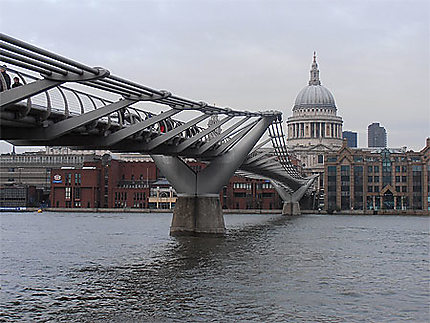 Millenium Bridge and Saint Paul's Cathedral