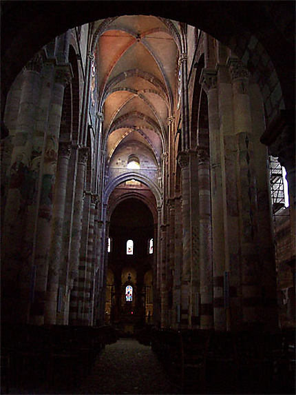 Intérieur de la basilique Saint-Julien