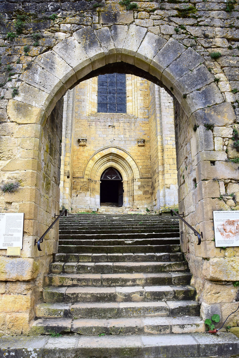 L'abbaye de Saint-Amand-de-Coly