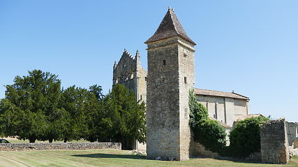 L'église abbatiale Saint Nicolas et la Tour
