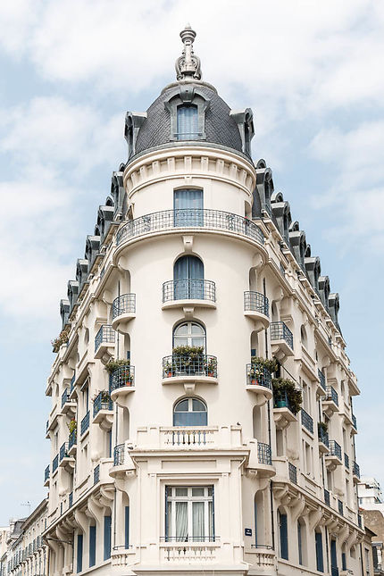 Vichy - Le bel immeuble à la forme triangulaire