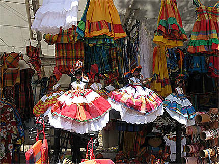 Poupées en costume traditionnel