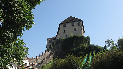 Vue sur le château de Schattenburg