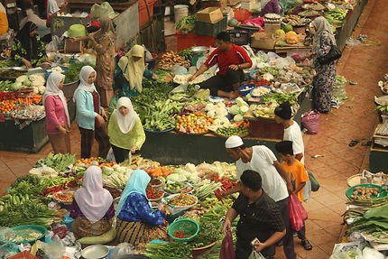 Belles marchandises au marché de Kota Bharu