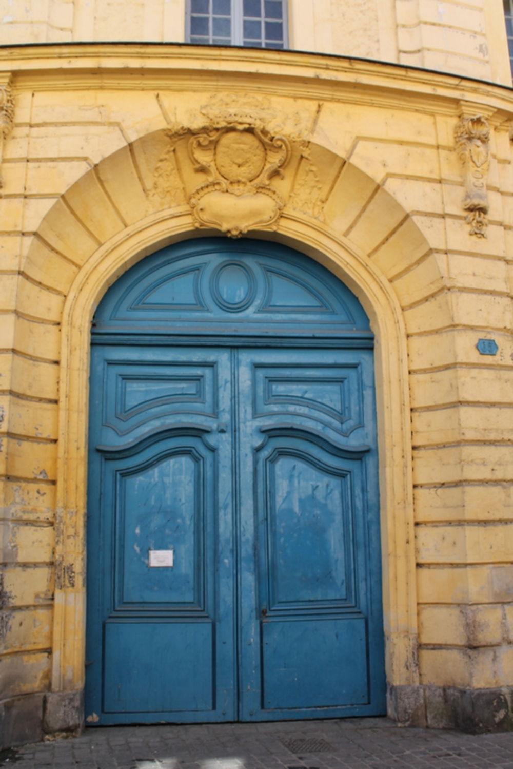 Porte de l'ancien hôpital Jean Rose